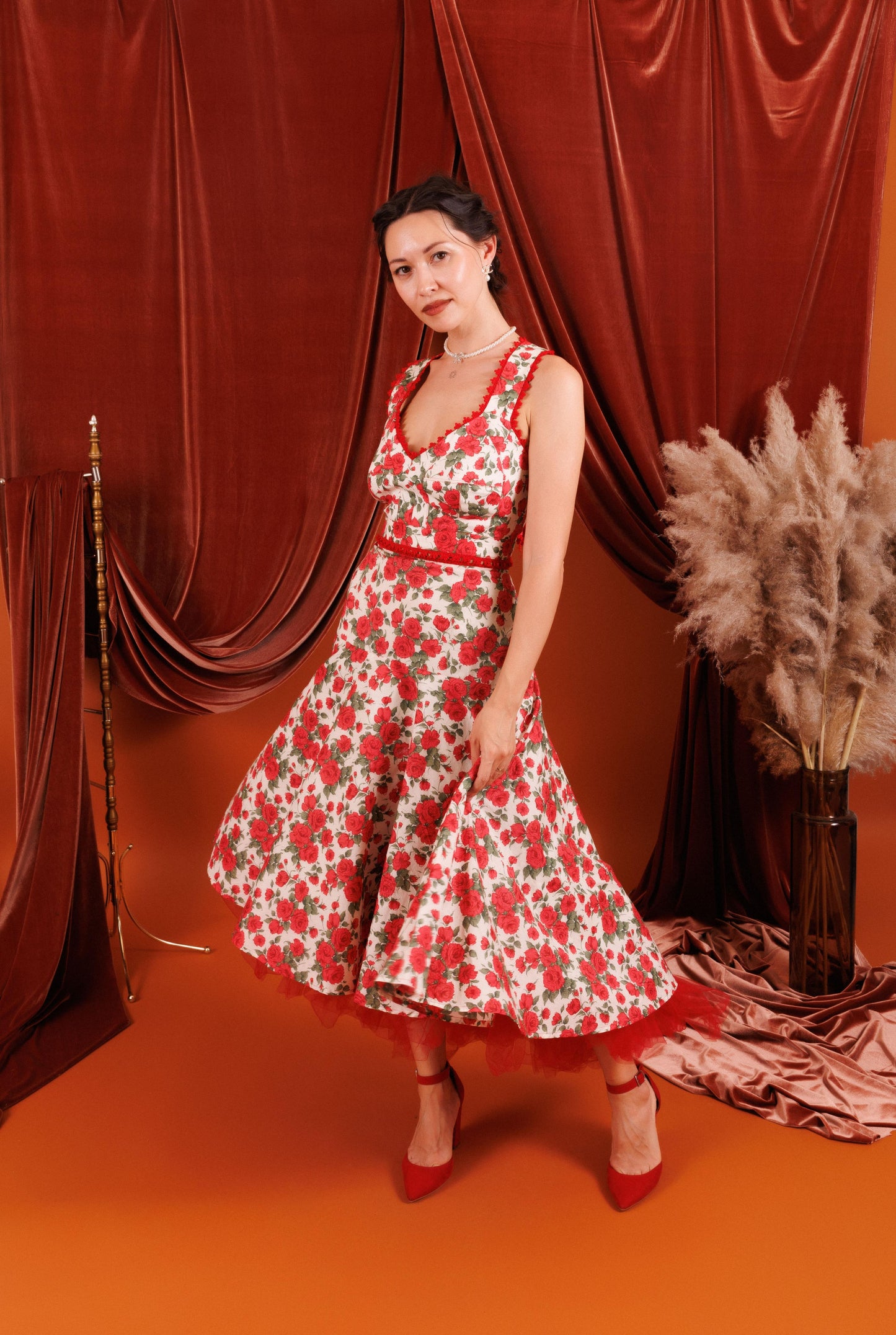 CHERRIE 3-Piece Set with Floral Pattern with Red Flowers and Tulle Under Skirt